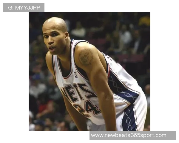 莺歌盛赞教练激情四溢称其为球队领袖能量满满激励全队士气